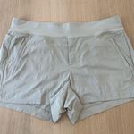 Athleta  Trekkie North Pull On Shorts Size 22 Hiking Athletic Photo 1