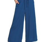 Zenana Outfitters Woven Crepe Elastic Band Waist Cropped Pants Photo 0