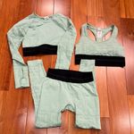 Gymshark  Vision 3 pieces Long Sleeve Crop Top sports Bra and leggings size M Photo 0