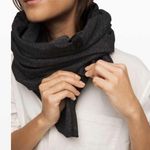 Lululemon Vinyasa Scarf Wrap Buttons Multi-Way One Size Black Gray Stretch O/S Photo 0