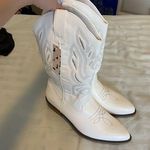 Amazon NWT White cowgirl boots Photo 0