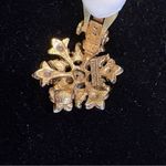 VTG Signed Florenza Clip Floral Earrings Green Cabachon Purple & Pearl Accents Gold Photo 2