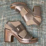 Kork-Ease San Carlos Heeled Leather Sandal in Soft Gold Metallic Photo 4