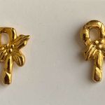 Holiday/Christmas Gold tone candy cane earrings Photo 1