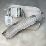 Lululemon  Everywhere Belt Bag 1L Wordmark white opal Photo 10