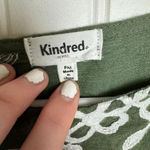 Kindred  green floral embroidered 3/4 sleeve blouse size petite medium D26 Photo 2