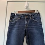 Silver Jeans  Co. Suki Mid-Rise‎ Bootcut Jean Dark Wash Embroidered Pocket 28X30 Photo 2