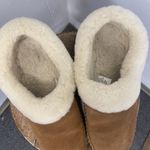 Eddie Bauer  Shearling Classic Slippers Size 9 Medium Tan House Photo 2