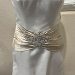 Allure Bridal Wedding Dress Photo 0