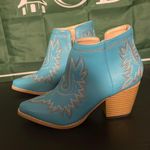 Amazon Blue  Boots Photo 0