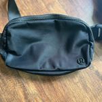 Lululemon  original*** belt bag. Matte black logo Photo 3
