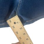 Levi's Women's Size 7 Waist 28 High Rise Short Dark Wash Photo 7