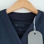 FIGS  Sona FORMx Slim V-Neck Scrub Top in Navy, Size X-Small Photo 9