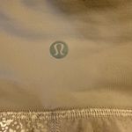 Lululemon  Run The Line Reflective 3 Shorts size 6 Muse Photo 4