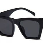 💥$4💥 Black Oversized Cat Eye Sunglasses Photo 0