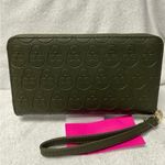 Betsey Johnson Embossed Skull Wallet Army Green Zip Around Wristlet NWT Photo 2