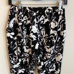 Hue  Black White Floral Loafer Skimmer Pants Photo 5