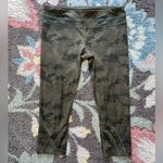 Lululemon Wunder Under Crop Savasana Camo Green camouflage leggings size 10 Photo 2