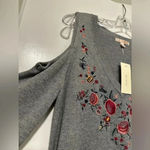 Skies Are Blue NWT  embroidered cold shoulder sweater gray size S Photo 2