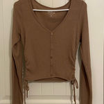 Hollister EUC women’s tan knit baby tee v-neck ruched crop long sleeve top Photo 0