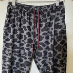 Lululemon RARE Women’s 4 Jet Crop Slim Pants Cherry Cheetah Gray Black. Photo 3