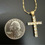 Vintage 24KGL Gold Layered Twisted Chain Rhinestone Cross Pendant Necklace 4g. Photo 6