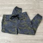 American Eagle Outfitters Vintage Camo Cropped Fleece Jogger Size Medium Photo 2