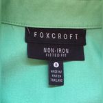 Foxcroft  Green Pearl Button Down Collard sleeves Blouse SZ 8  In Great Condition Photo 6