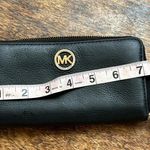 Michael Kors black leather zipper wallet Photo 8
