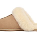 UGG  SCUFFETTE II SLIPPERS SAND SIZE 8 USED CONDITION Photo 2