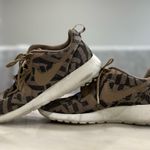 Nike Women’s Roshe One Shoes Photo 3