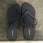 Old Navy  flip Flops size 8 Photo 0