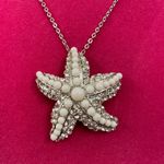 Beachy starfish necklace Silvertone & white 🆕 Silver Photo 1