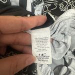 Chesley Size Small Black & White Plunge V Photo 6