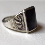 Source Unknown Striking Smooth Black Flat Stone Inlay Etched Silver Tone Band Size 11 Goth Ring Photo 3