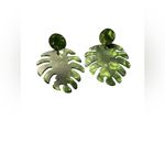 Green acrylic palm leaf earrings Photo 5