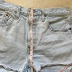 Levi's Women's 501 Light Wash Denim Jean Shorts Size W30 Photo 11
