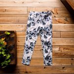 Love Encounter Los Ángeles floral tropical white/ blue pant with pockets size M Size M Photo 1
