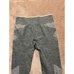 Saucony  women's warp knit athletic workout leggings L‎ Photo 3