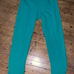 Beyond Yoga  Kelly green ruched hem cropped M athletic leggings Photo 0