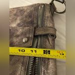 B Makowsky Pewter Silver Pebbled Leather Crossbody Hobo Bag Purse Zipper Photo 7