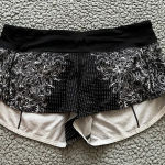 Lululemon Women’s Black White Speed Up Low Rise Lined Short size 8 EUC Rare Photo 0