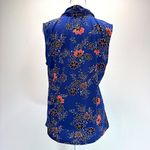 Adrienne Vittadini Blue Retro Floral Sleeveless Blouse Metal Logo Hardware Photo 3