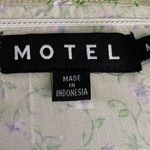 Motel -LIGHT GREEN FLORAL CROP TOP-SIZE MEDIUM Adorable green crop top with little purple flowers, side zipper, puff sleeves, size medium, excellent condition  Measurements: Bust: armpit to armpit 17 inches  Length: shoulder seam to bottom 16 inches Photo 6