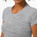 Lululemon Swiftly tech 2.0 short sleeve size 8 Photo 2