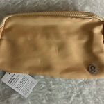 Lululemon  everywhere, belt bag Photo 0