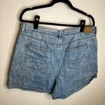 American Eagle Denim Mom Shorts Women's Acid Wash High Rise Pleated Front 18 Blue Photo 3