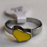 Source Unknown NWT Besties Trendy Yellow Enamel Silver Tone Metal Heart Size 9 Casual Ring Photo 0