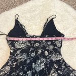 Showpo floral deep v romper women’s size 6 Blue Photo 5