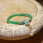 NWOT Synthetic Green Jade Flower Charm Bangle Bracelet Photo 4